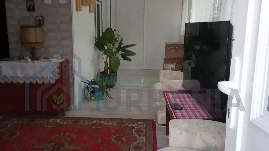 Casă de vânzare în Târgu Frumos, cu anexe și teren generos - Poză 5