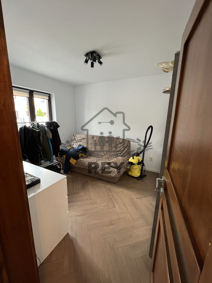 Casă de tip triplex la vânzare 6 camere /Șelimbăr /Secția 1 de Poliție - Poză 24