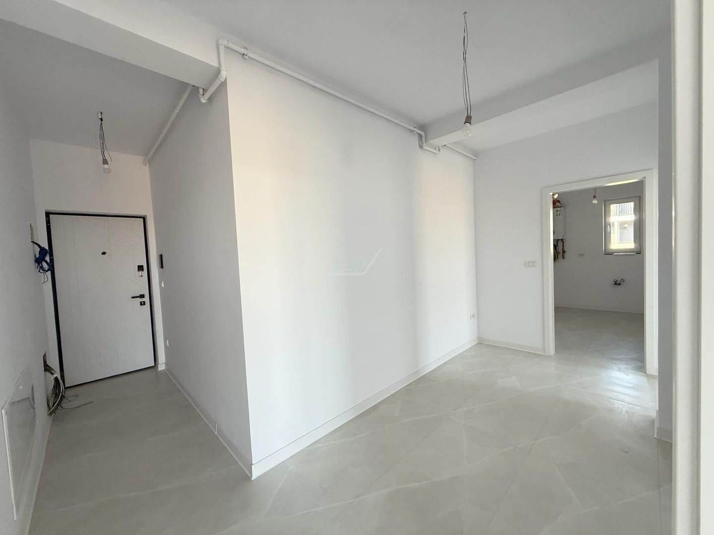 Bloc FINALIZAT la asfalt. Etaj 1. Decomandat. Disponibil imediat. - Poză 9