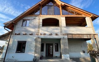 Casă spațioasă de vânzare în Ruși – pentru locuință sau investitie - Poză 1