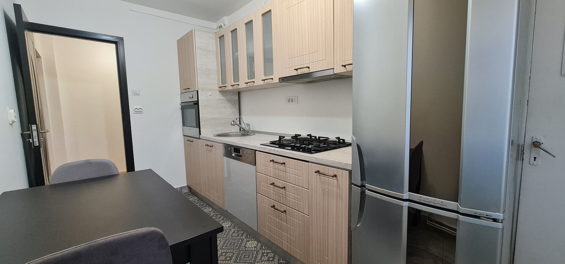 Apartament decomandat 2 camere cartier Tractorul mobilat utilat - Poză 7