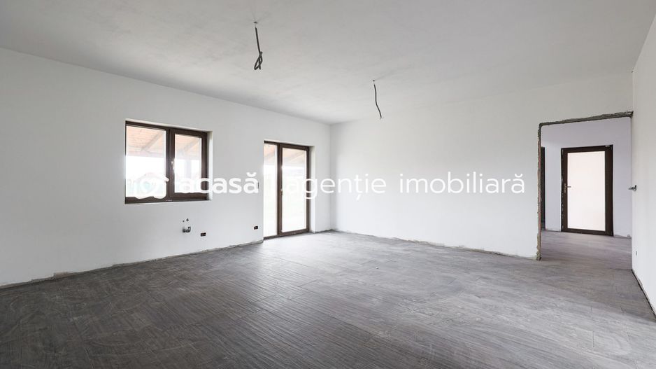 Casă nouă, impunătoare și luminoasă, construită cu griijă la detalii. - Poză 4