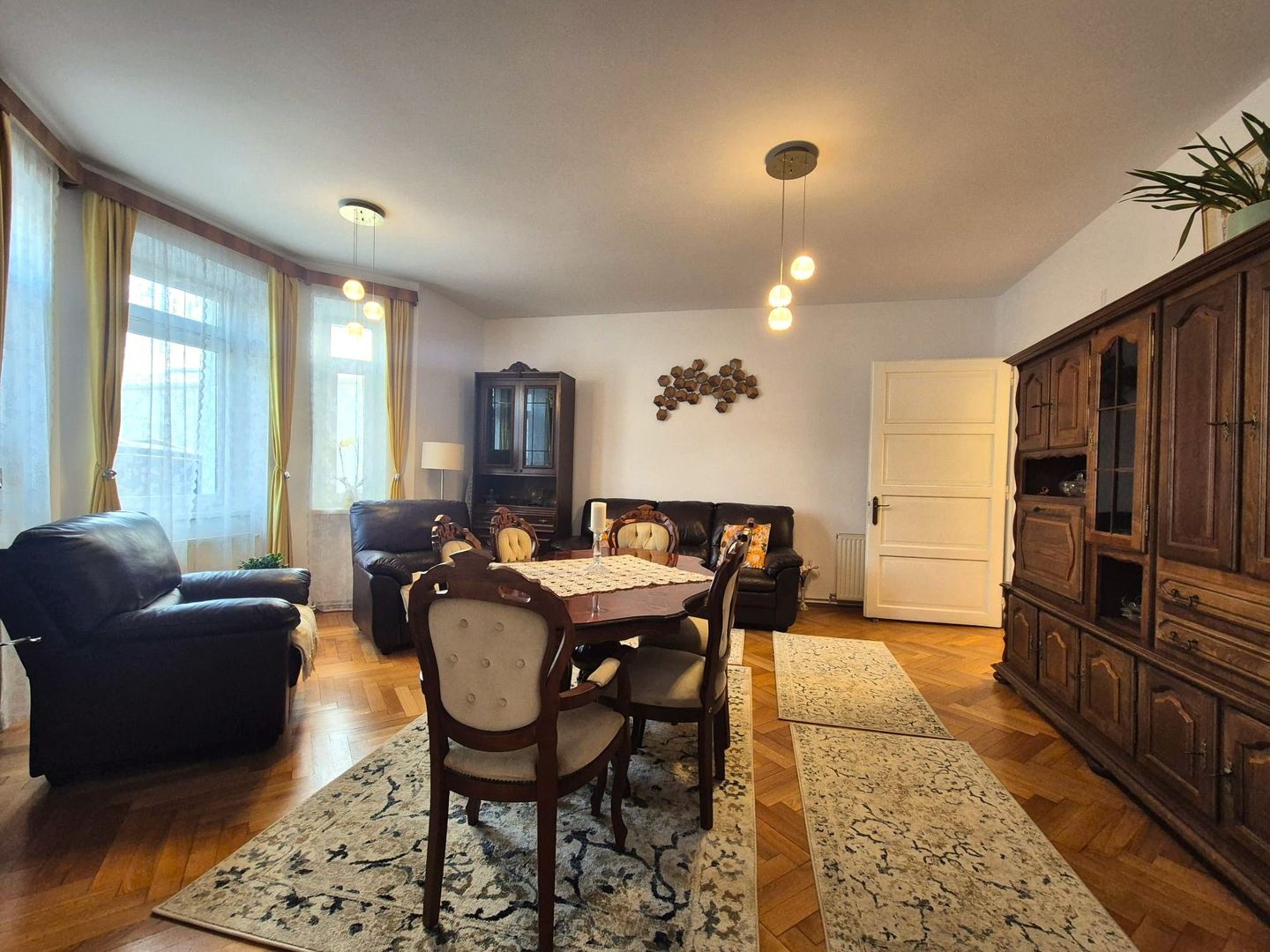 Piața de Miercuri, casă singură în curte, renovată 2025 - Poză 3