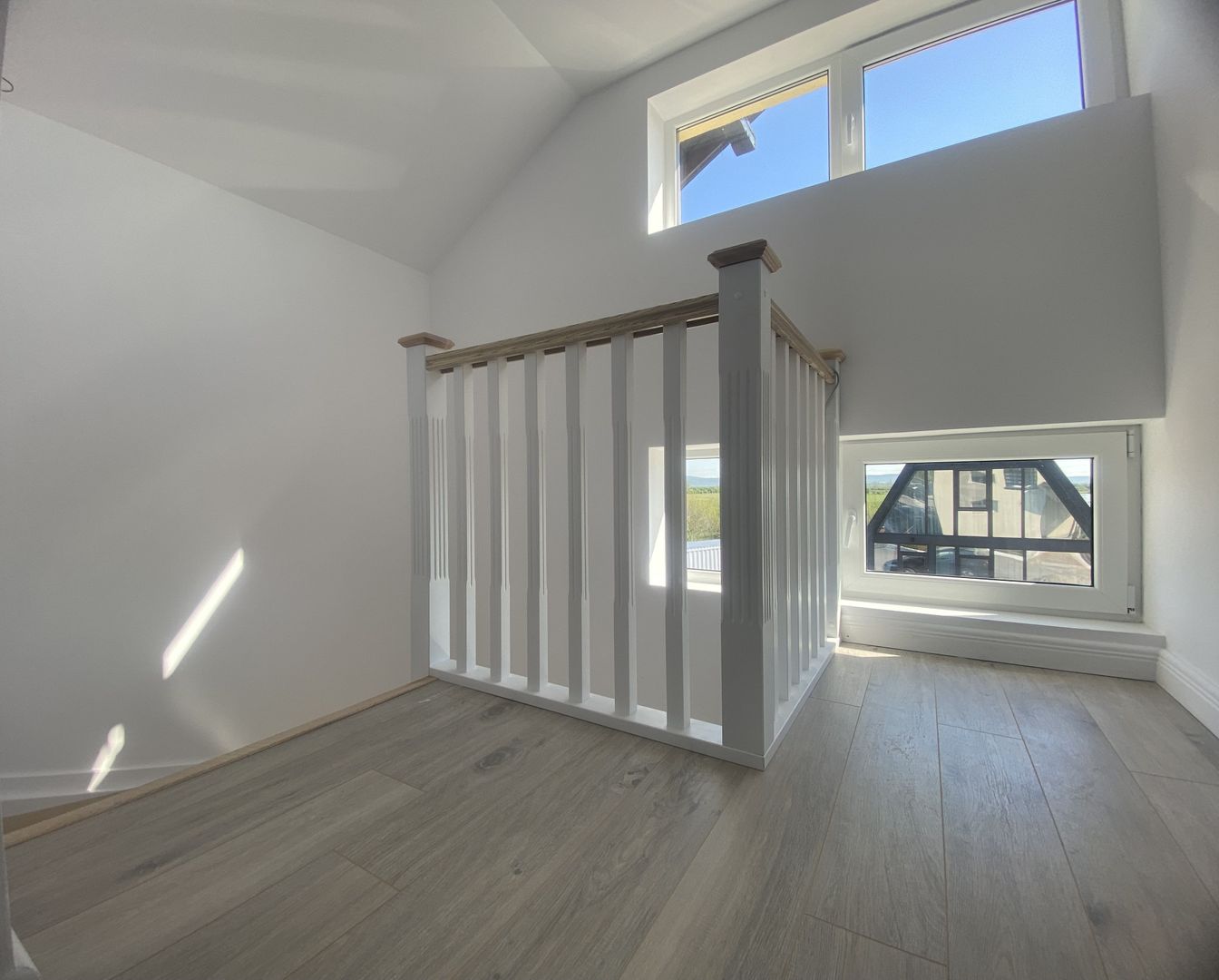 Liniste si confort! Vanzare casa la cheie, luminoasa in Priseaca! - Poză 10