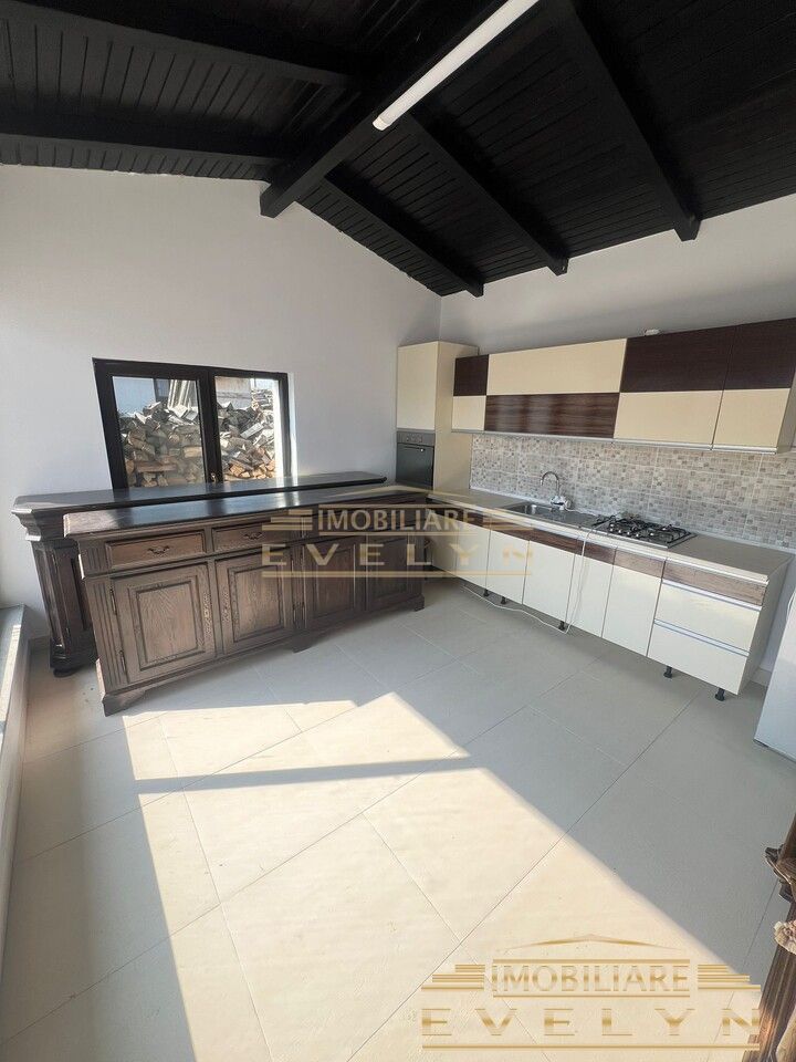 Casa de vanzare in Cristesti la strada principala, renovata complet !! - Poză 2