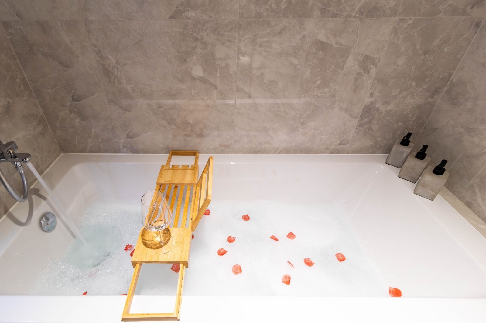 Apartament 2 camere de lux de inchiriat cu parcare subterana, bloc nou - Poză 14