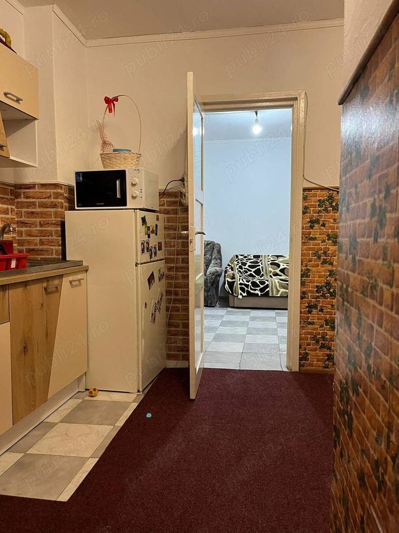 Vând apartament 2 camere, Carpați 2 - Poză 3
