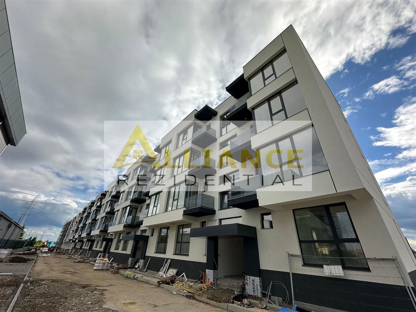 Leordeni Primarie 3 camere Bloc Boutique cu lift - Poză 1
