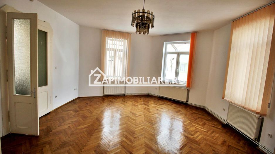 Casa 5 camere,3 băi,180 mp.teren 371 mp.Central - Poză 1
