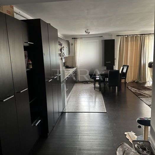 Apartament cu 2 camere, 2 balcoane de 15 mp, zonă Florilor. - Poză 5