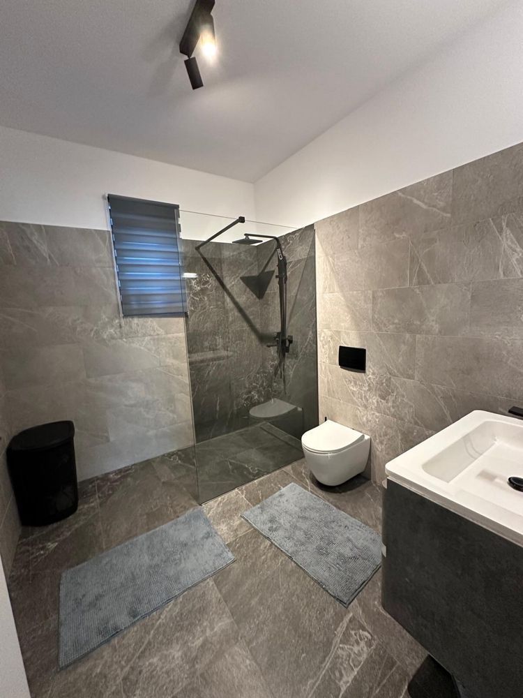 Vând apartament cu trei camere - Poză 6