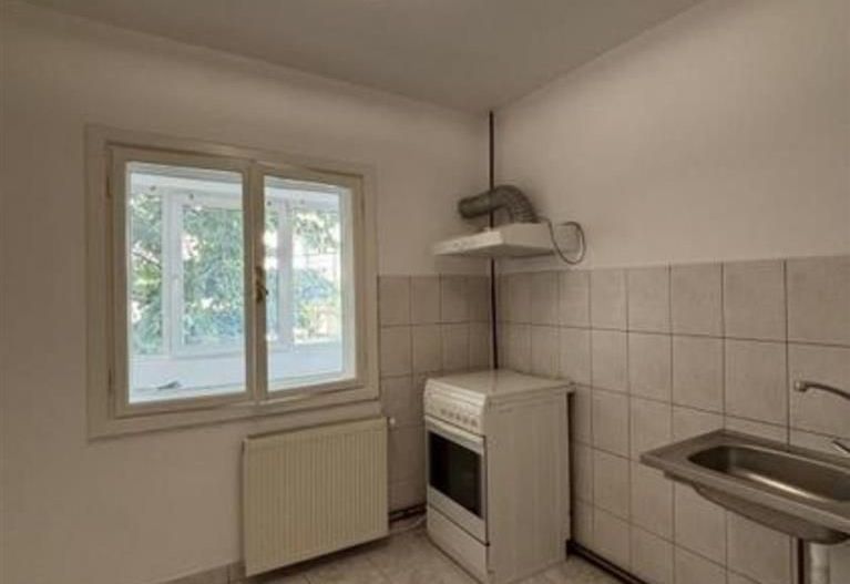 Apartament 3 camere etaj 1 cu Garaj - Poză 6
