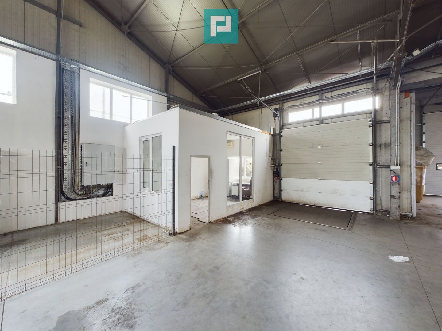 Hală cu birouri și platformă betonată de 2.500 mp - Poză 11