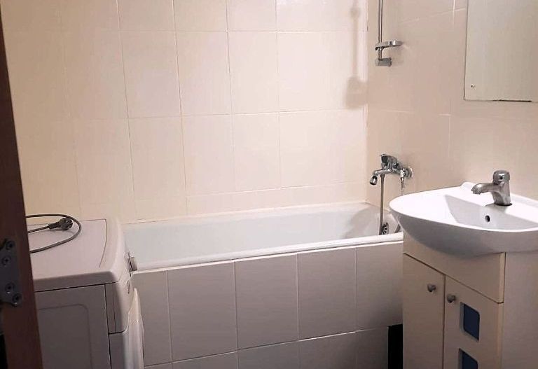 Apartament Luminos cu Vedere la Piscină – Berceni, Strada Izvorul Oltu - Poză 9