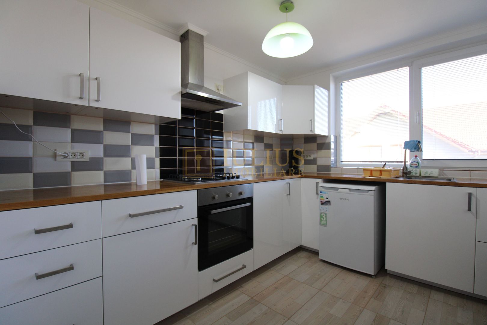 Ciarda Rosie,  4 dormitoare + 2 bai + 2 bucatarii, centrala proprie. - Poză 15