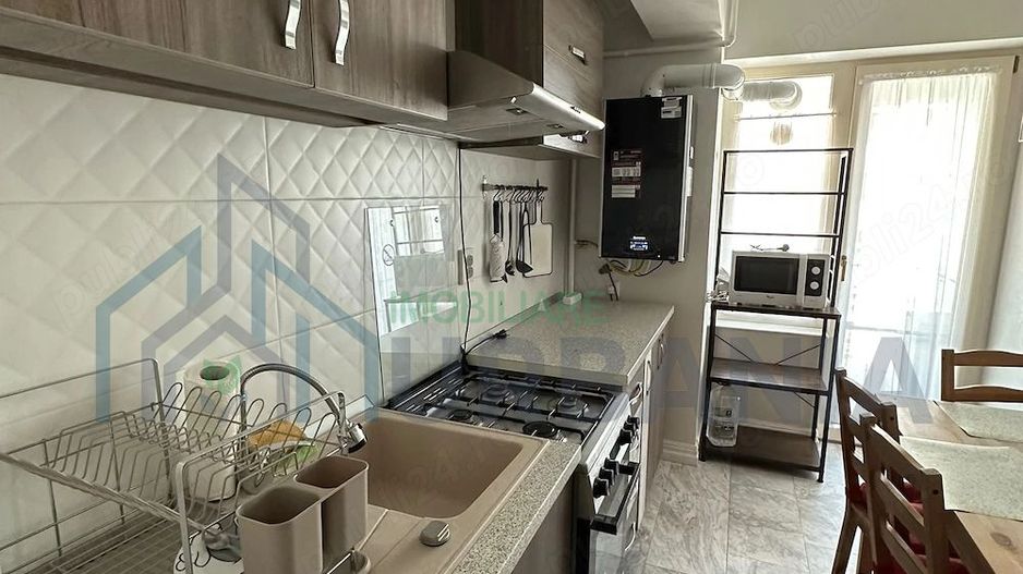 Inchiriez apartament 2 camere Royal Town Copou - Poză 3