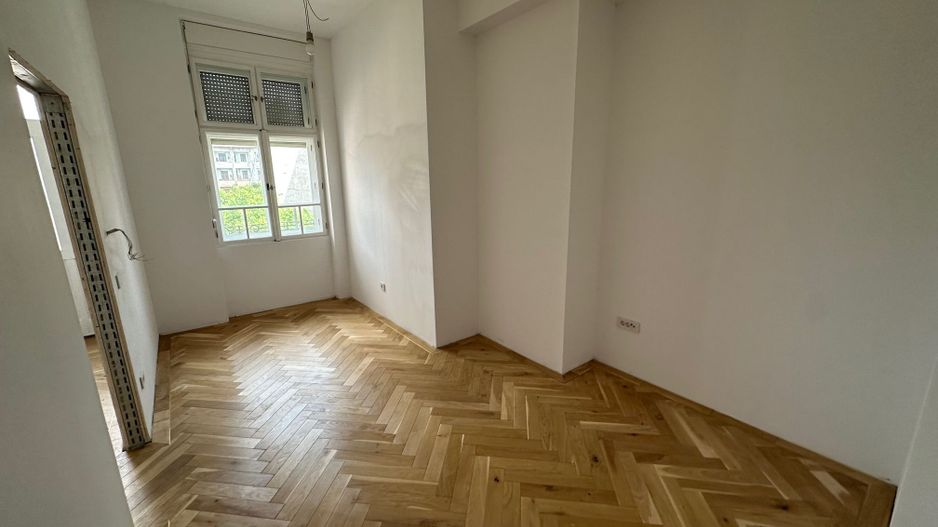 Apartament renovat în clădire istorică - are garaj - Poză 15