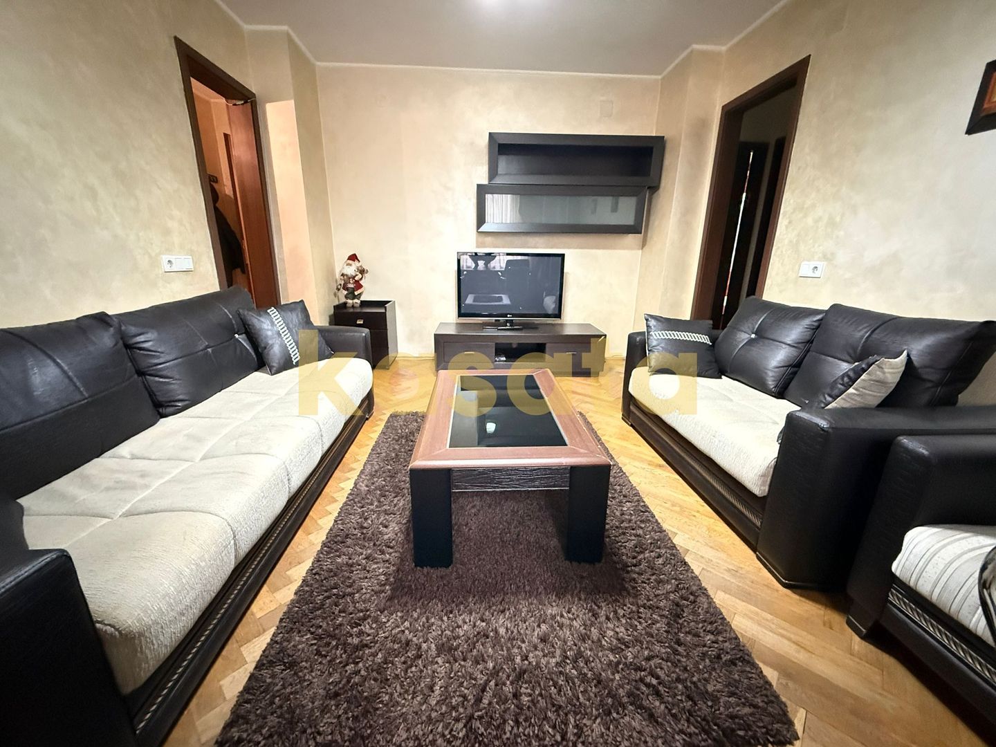 Apartament 3 camere Romană – de închiriat, poziție ultracentrală - Poză 1