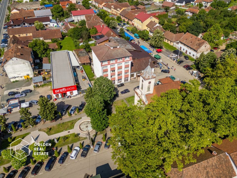 Cladire cu 24 camere, langa Castelul Regal Savarsin - Poză 2