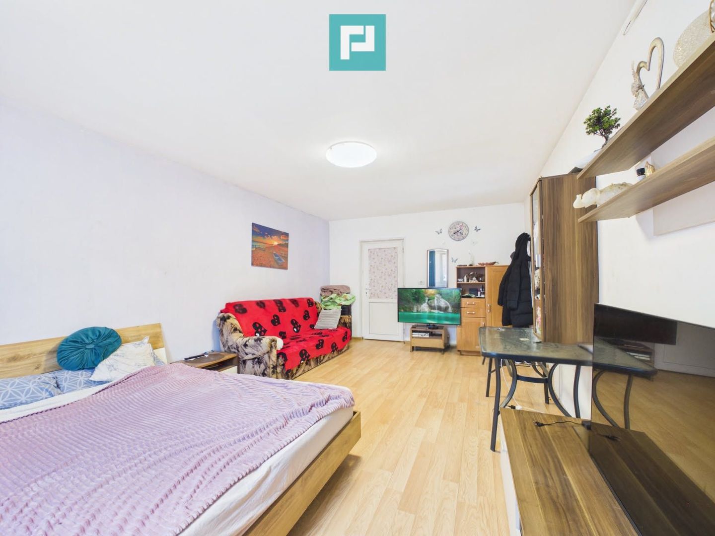 Casă P+E cu două apartamente, zona Drăgășani - Poză 10