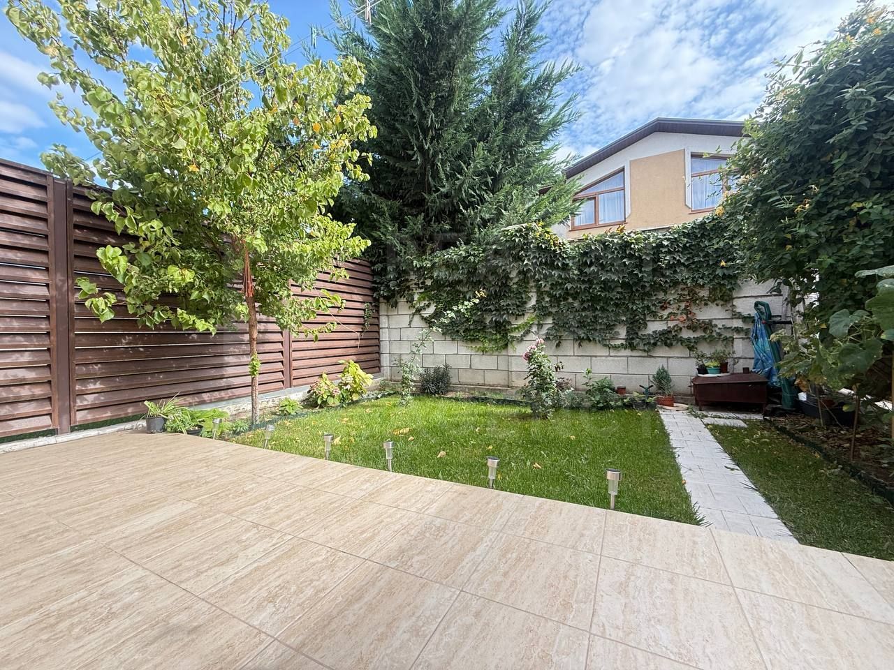 Vânzare, casă, 2 nivele, 3 camere, strada Miorița, Colonița. - Poză 2