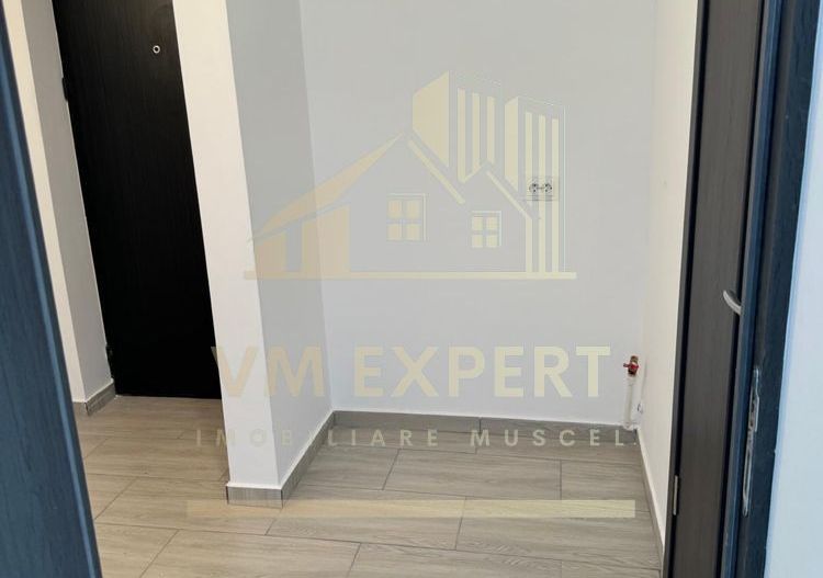 APARTAMENT 3 CAMERE ETAJ 2 CAMPULUNG - Poză 2