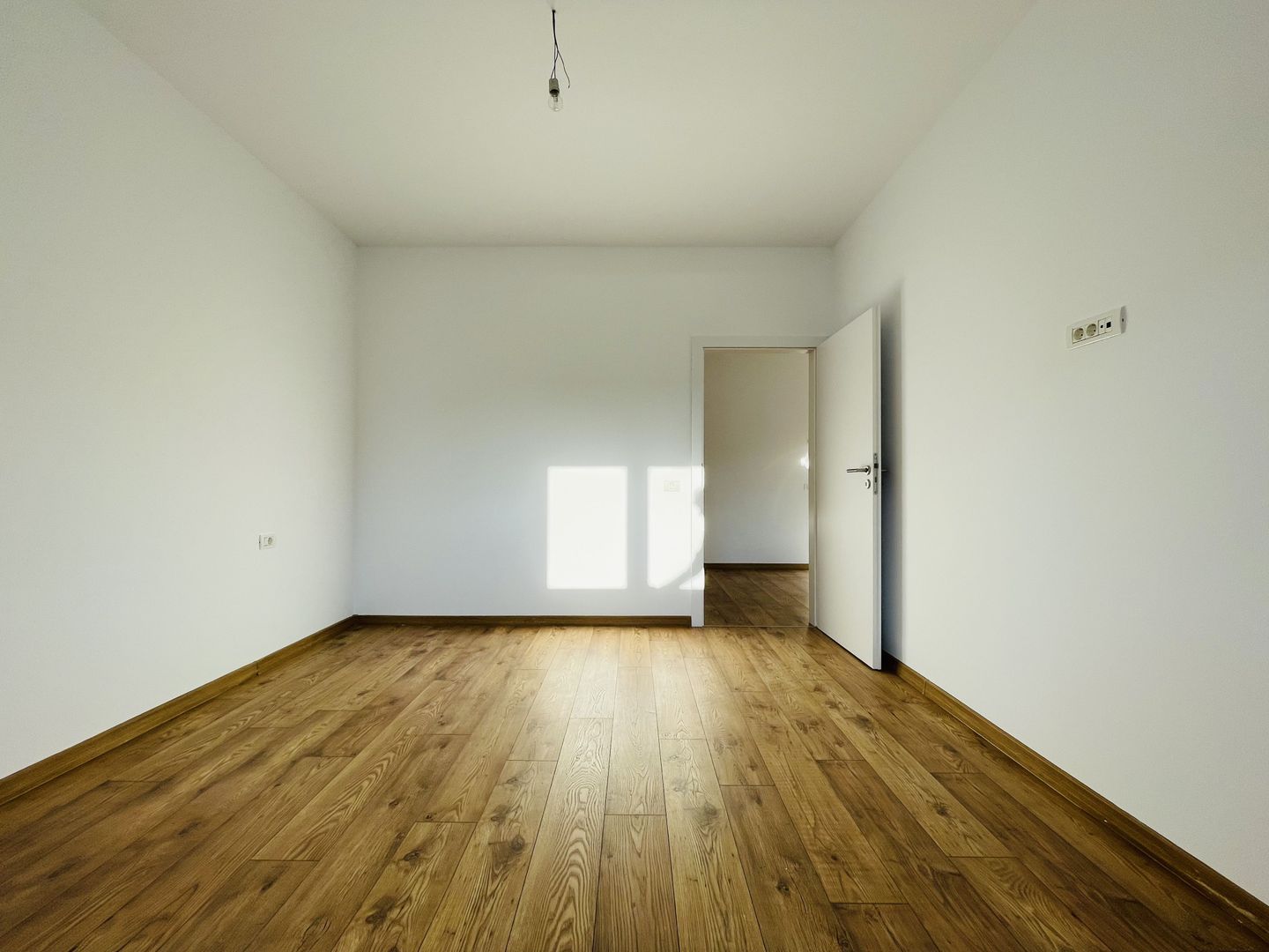 Spatiu birouri | 3 incaperi 55mp | GRADINA 50mp - Loc parcare privat - Poză 5