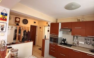 BRASADAS vinde ap 3 camere etajul 2/4 pe Careiului - Poză 2