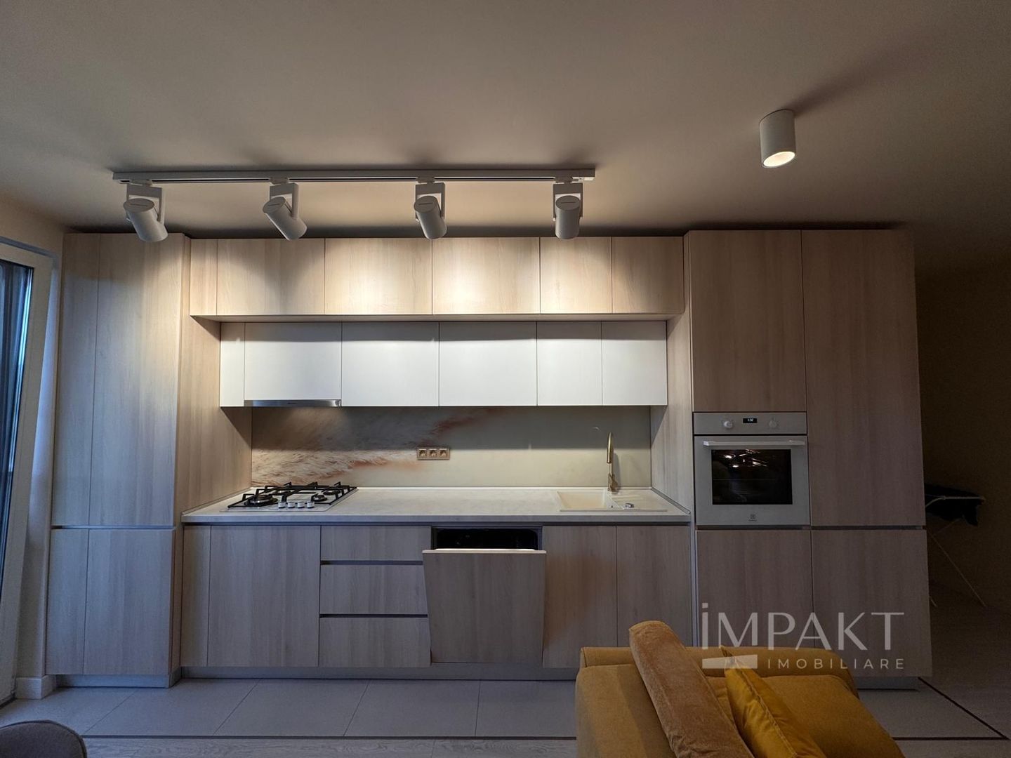 Apartament cu 3 camere de închiriat - Poză 4