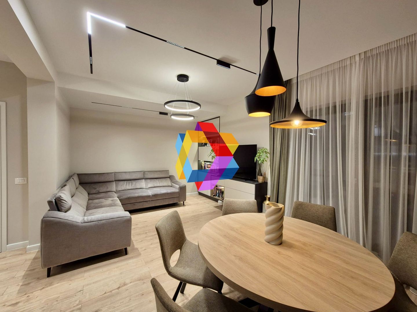 Casă 5 camere de vânzare Brasov - zona Tractorul - 118 mp - plus-imo.ro - Poză 1