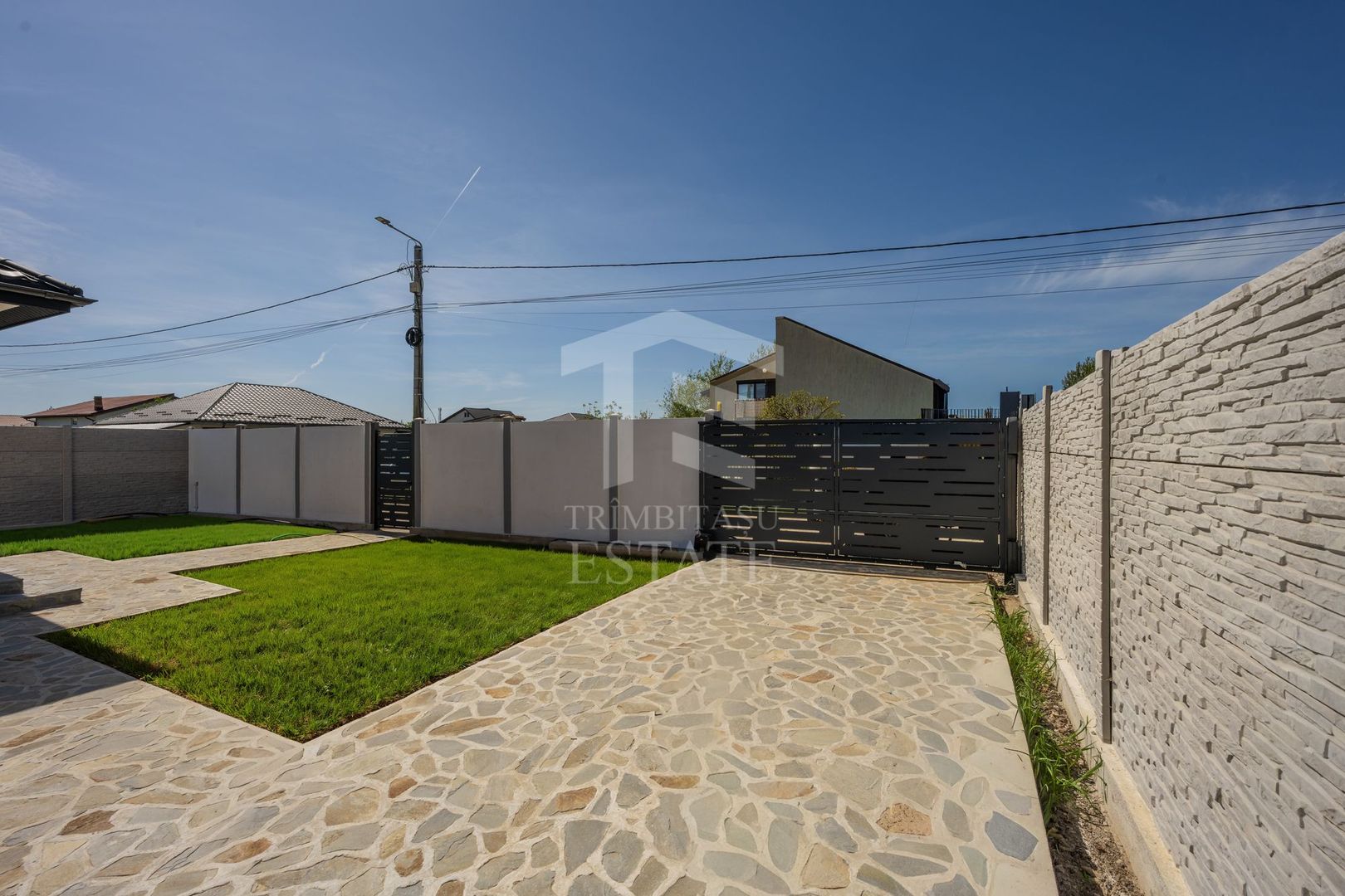 CASA TIPLA, Racordata! Cu un DORMITOR la PARTER ! Domnești! - Poză 23