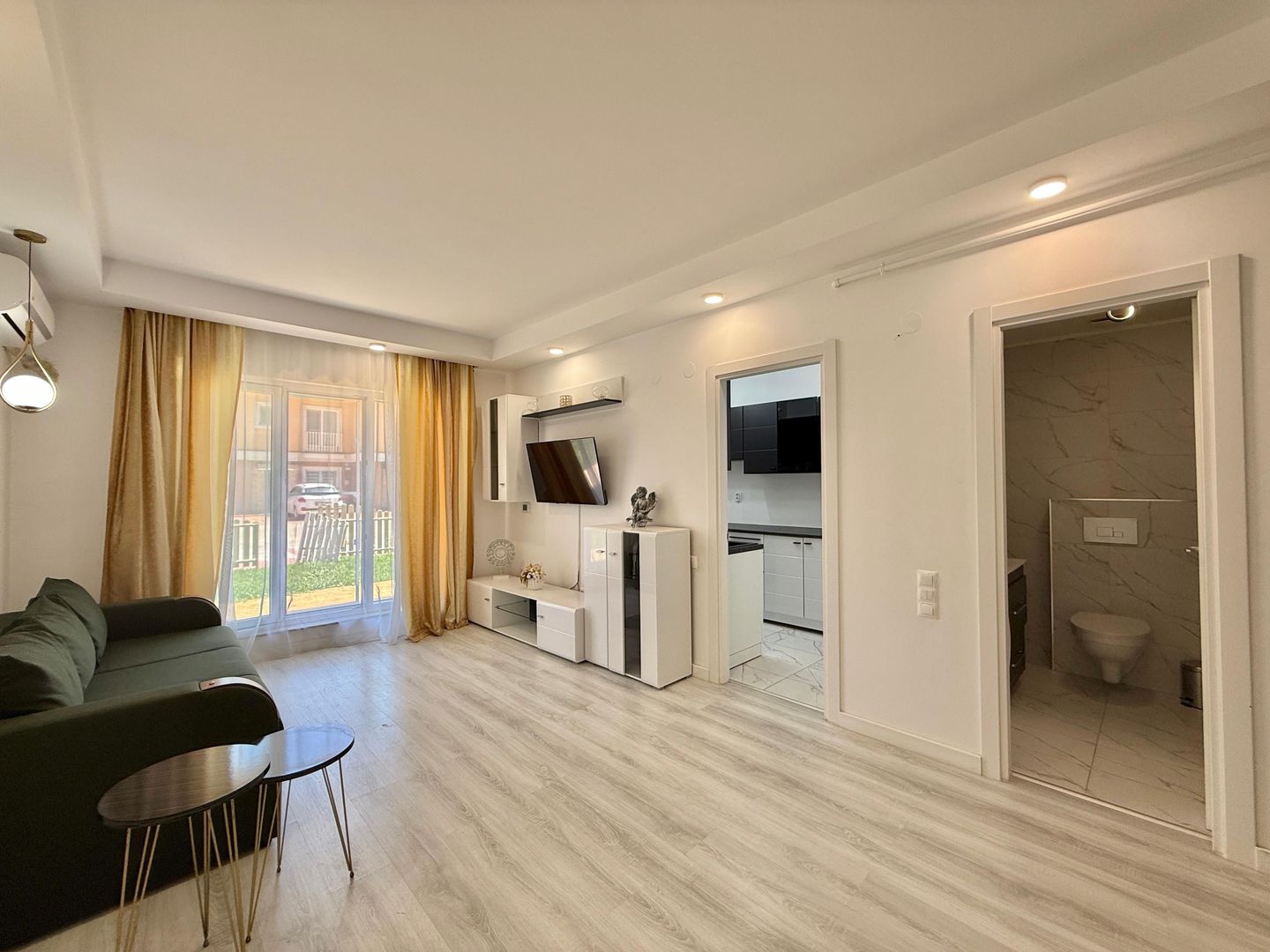 COSMOPOLIS - Apartament Tip studio cu 49 mp gradina,complet mobilat - Poză 1