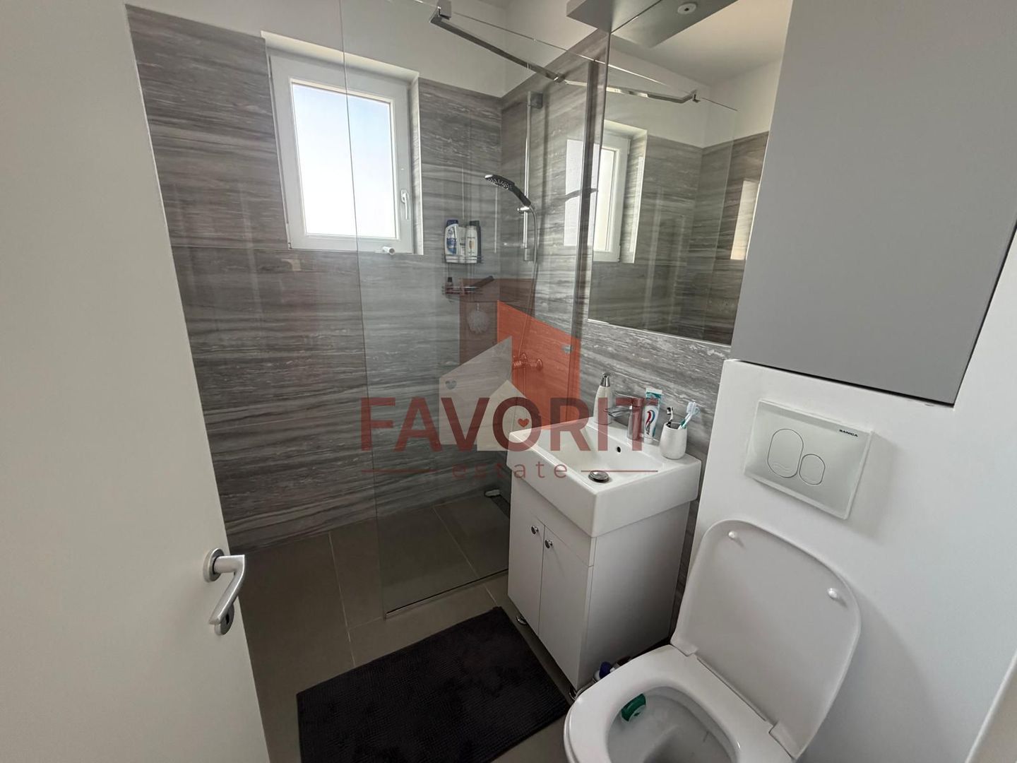 Mobilat si utilat. Pozitie excelenta. Loc de parcare - Poză 8