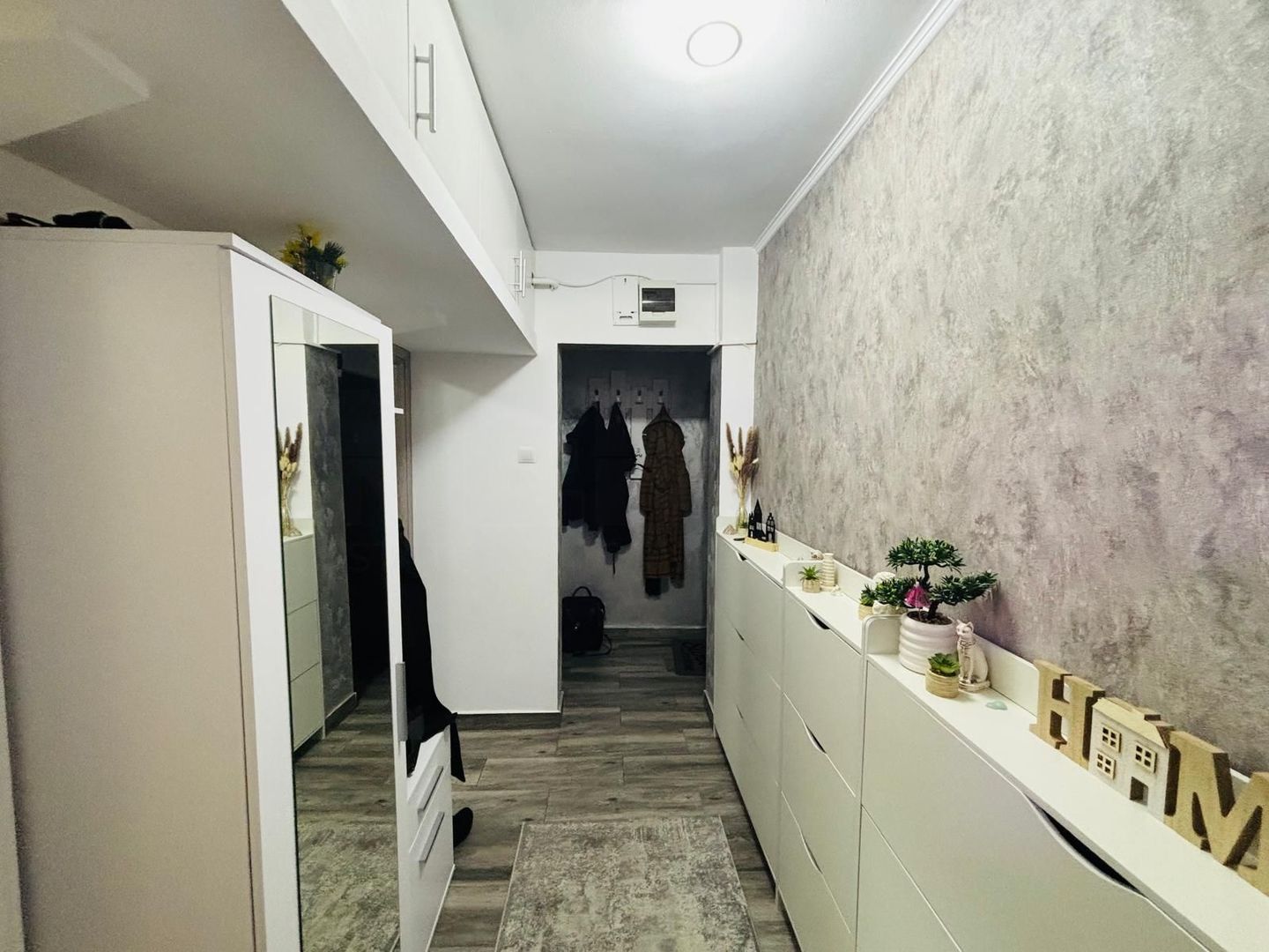Apartament 3 camere • Zonă Universitate • 90.000 € - Poză 2