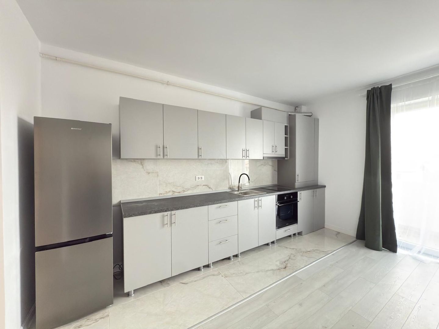 Apartament tip studio. Loc de depozitare in pod. Asfalt. - Poză 1