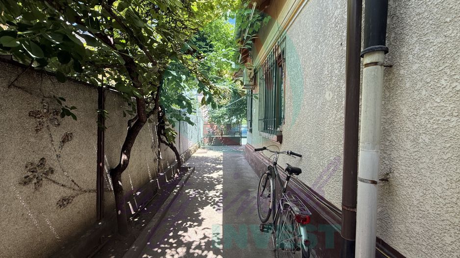 Casa pe parter, singura in curte, in Vatra Luminoasa - Poză 3