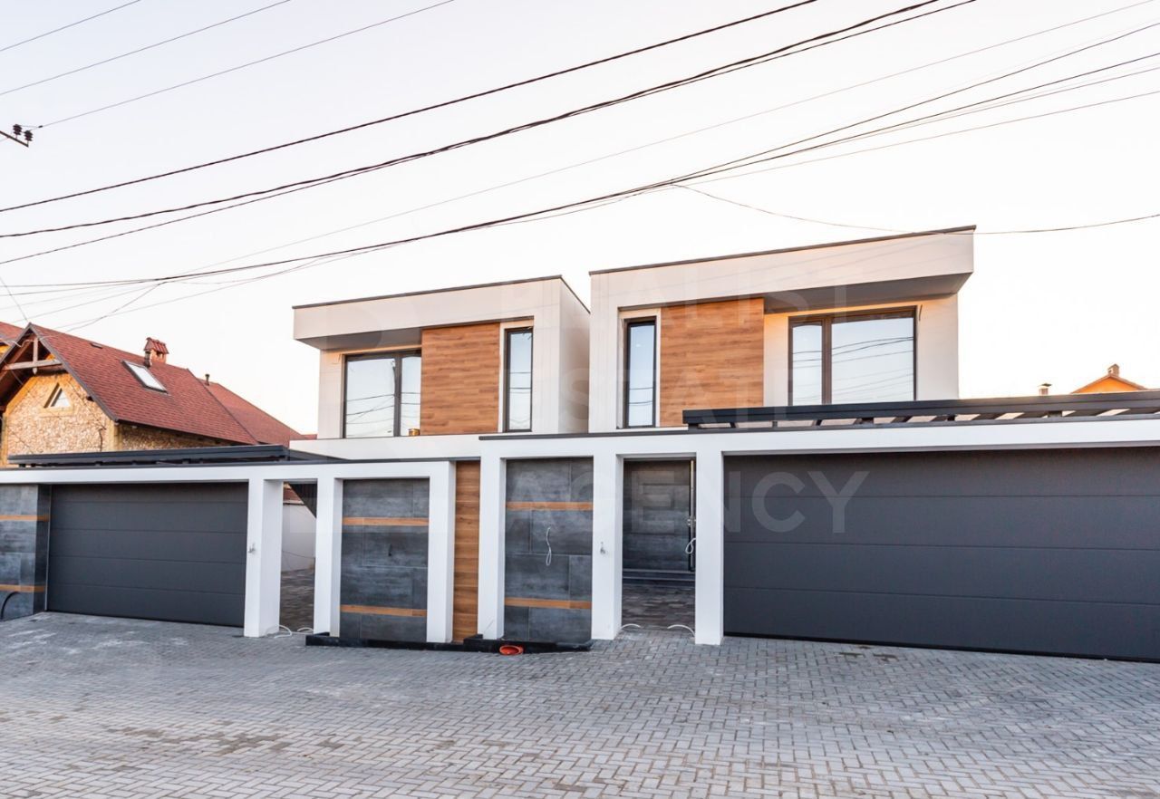 Casă , Hitech, 220 mp, amplasat pe str. Vierul, Dumbrava - Poză 1