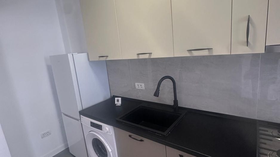 Garsonieră în Popești-Leordeni, Mobilată si utilată,piscina,metrou Berceni - Poză 7