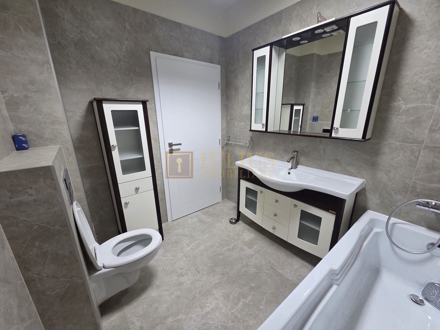 3 camere-107 mp, situat intr-o vila, loc de parcare, centrala gaz - Poză 7