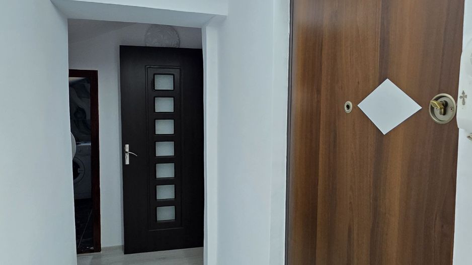 DE ÎNCHIRIAT - Apartament 2 camere, mobilat și utilat, zona TRAIAN; - Poză 2