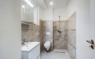 Apartament central 4 camere, foarte generos - Poză 4