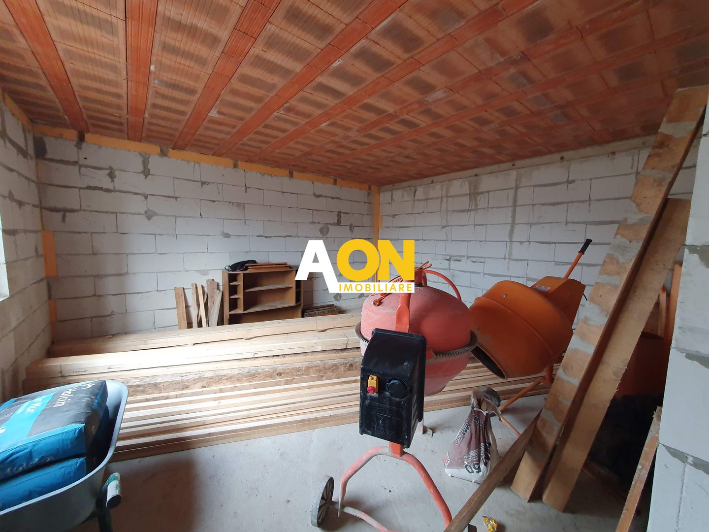 Casa semifinisata, 5 camere, 500 mp teren, Ciugud - Poză 3