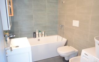 Apartament cu 3 camere, 2 bai, 2 terase, 2 garaje, in cartier Europa - Poză 9