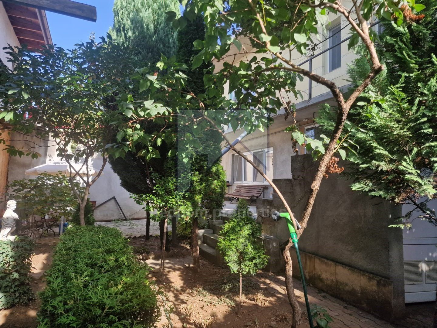 Vanzare Vila S+P+1+M - Viilor Parcul Carol - Poză 1