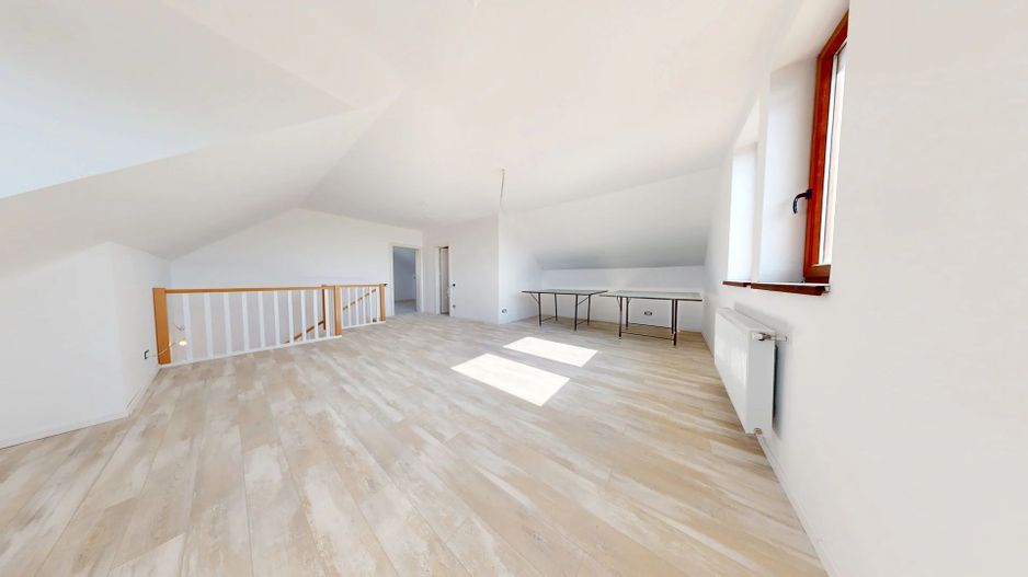 Vila cu arhitectura deosebita in Izvor-Tarlungeni - Poză 12