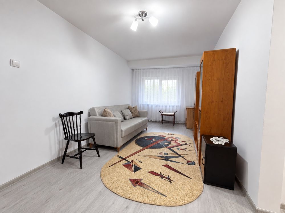 De inchiriat apartament 2 camere, renovat , Micro 40, et.1, 1500 lei - Poză 3