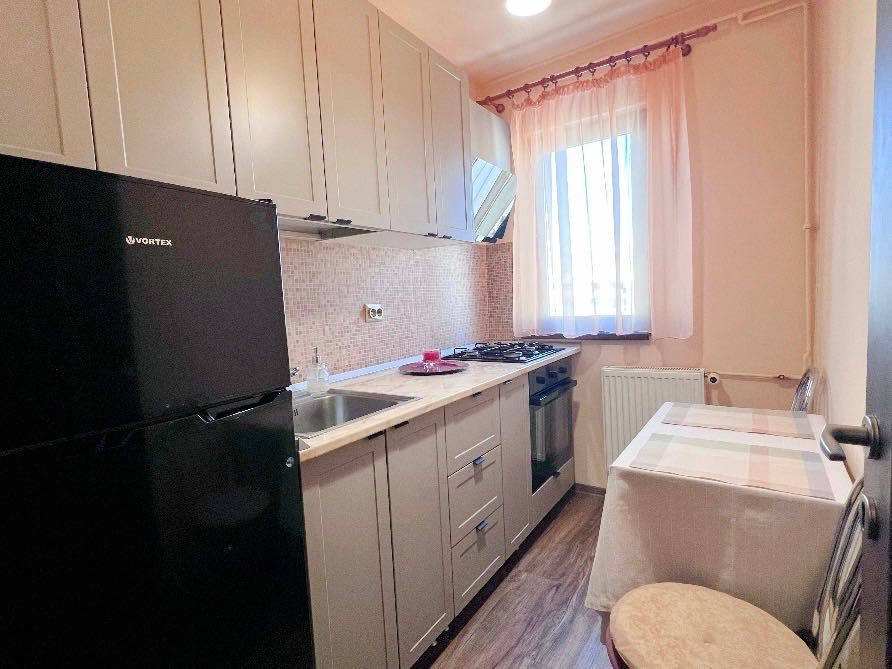Garsonieră 42 mp, 2 min metrou Titan, renovată, decomandată - Poză 5