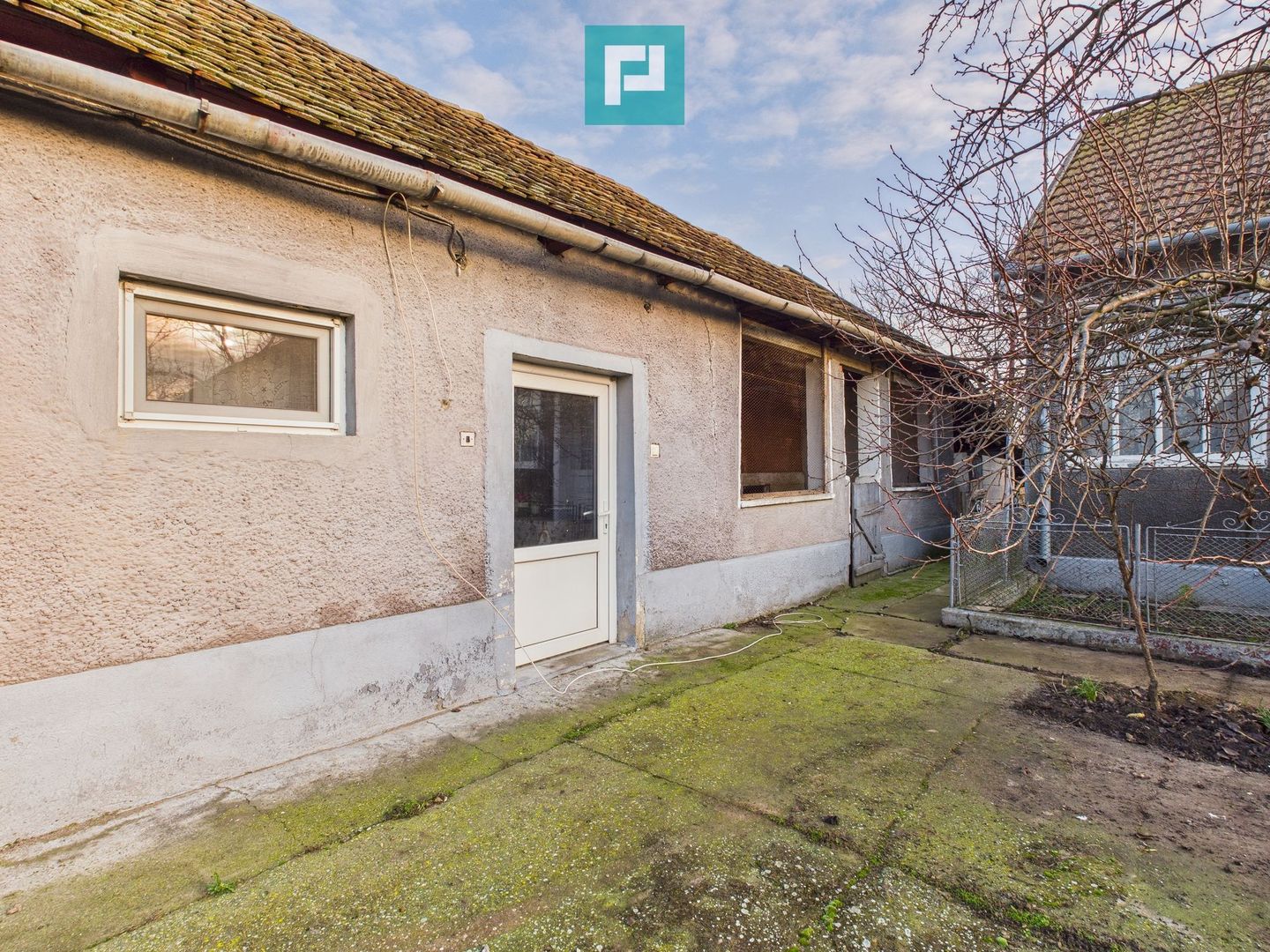 Proprietate cu 3 case din văiugă și teren în Nadab - Poză 17