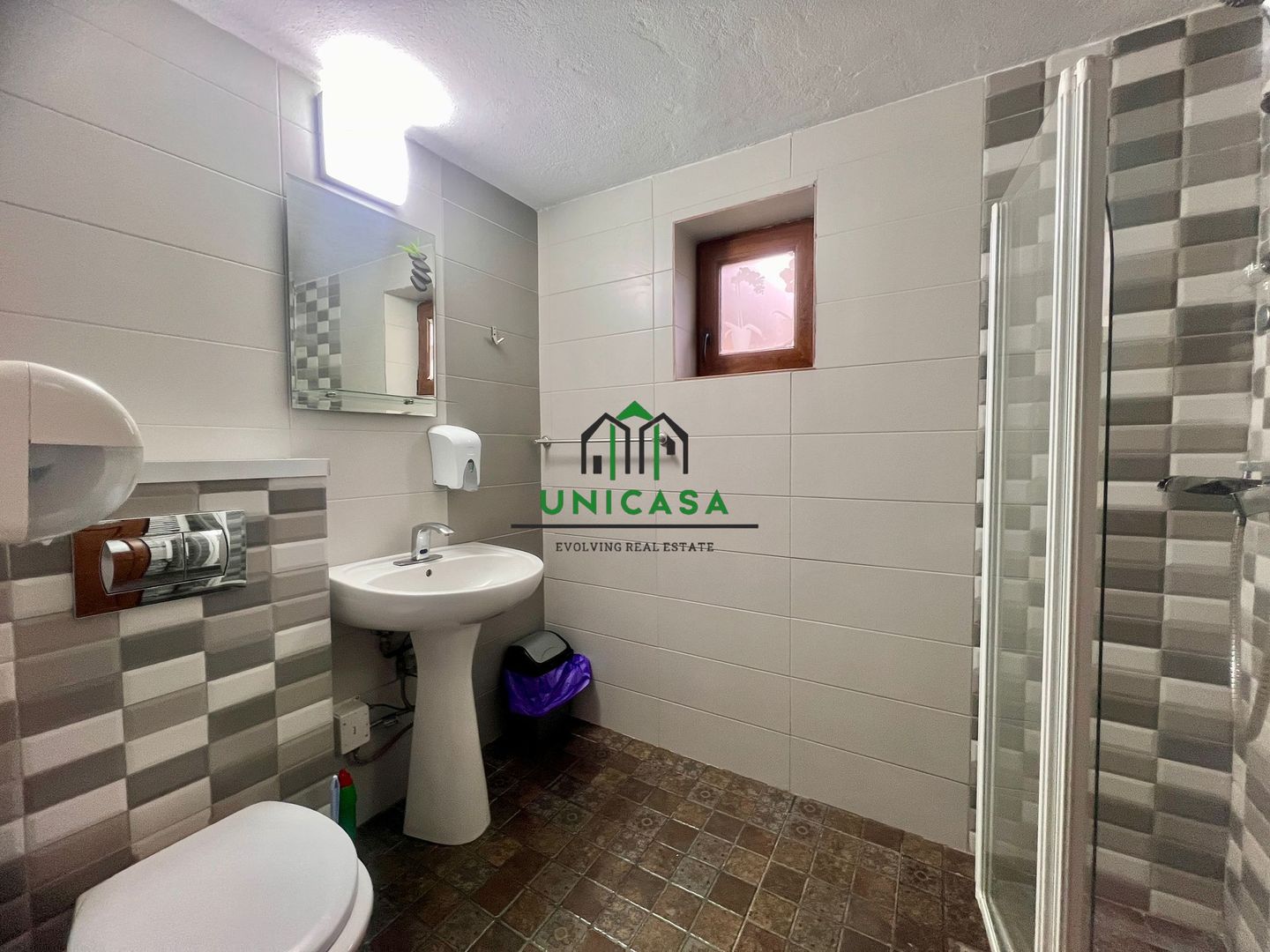 Casă de vânzare în Băile Olănești – zonă centrală - Poză 8