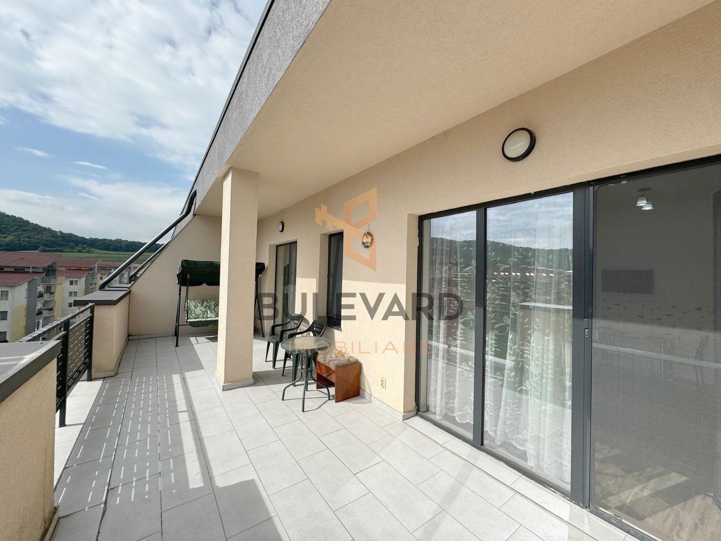 Apartament cu 2 camere + terasa de 29 mp, Zona Florilor! - Poză 2